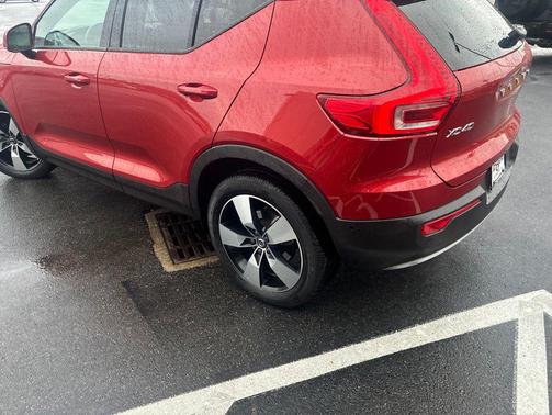 Fusion Red Metallic 2019 Volvo XC40 T5 Momentum