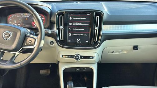 Fusion Red Metallic 2019 Volvo XC40 T5 Momentum