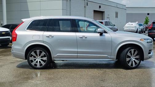 2024 Volvo XC90 B5 Plus