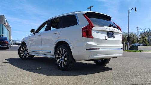 2024 Volvo XC90 B5 Plus