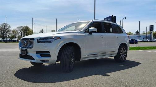 2024 Volvo XC90 B5 Plus
