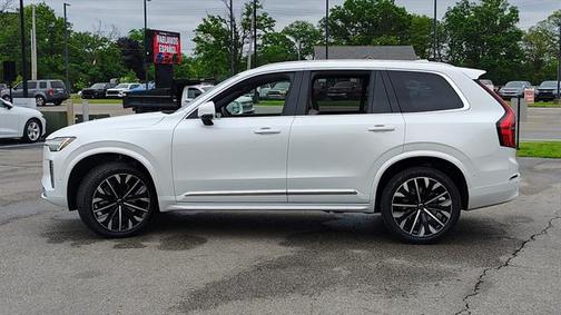 2025 Volvo XC90 B5 Plus