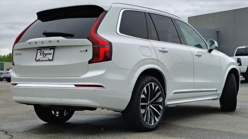 2025 Volvo XC90 B5 Plus