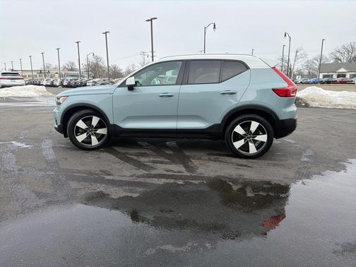 2019 Volvo XC40 T5 Momentum