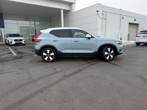 2019 Volvo XC40 T5 Momentum