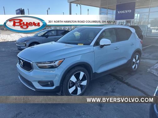 Amazon Blue 2019 Volvo XC40 T5 Momentum SUV