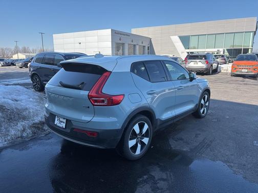 2019 Volvo XC40 T5 Momentum