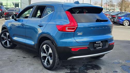 2023 Volvo XC40 B5 Plus Bright Theme
