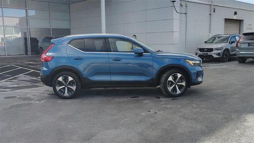 2023 Volvo XC40 B5 Plus Bright Theme