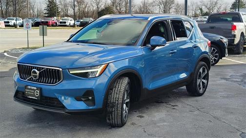 2023 Volvo XC40 B5 Plus Bright Theme