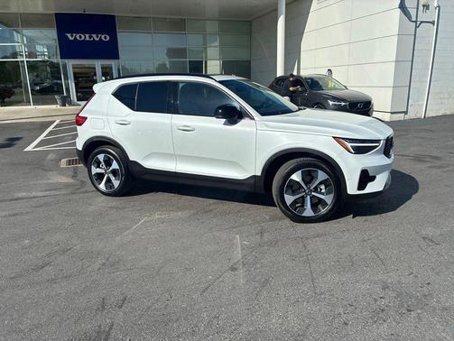 Crystal White 2026 Volvo XC40 B5 Plus