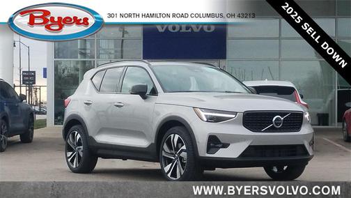 2025 Volvo XC40 B5 Ultra Dark Theme