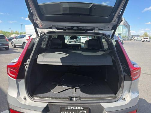 Silver Dawn Metallic 2025 Volvo XC40 B5 Plus Bright Theme