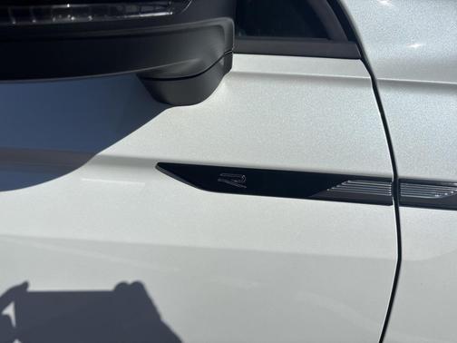 2023 Volkswagen Tiguan 2.0T SE R-Line Black 4MOTION