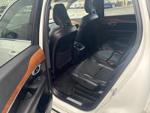 2024 Volvo XC90 B6 Plus Bright Theme