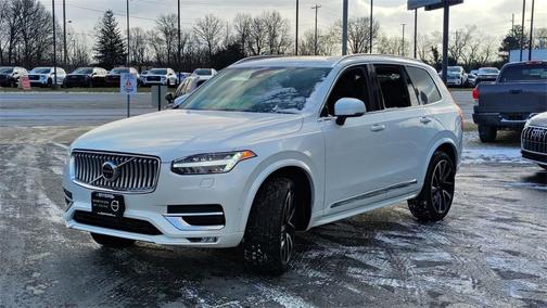 2024 Volvo XC90 B6 Plus Bright Theme