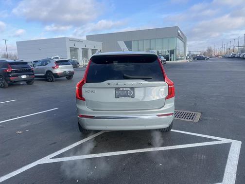 2024 Volvo XC90 Recharge Plug-In Hybrid T8 Plus Bright Theme 7 Passenger