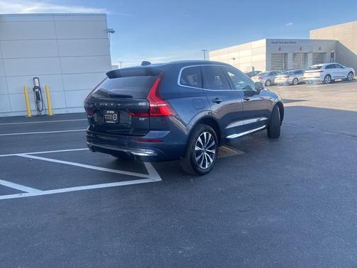 2023 Volvo XC60 B5 Plus Bright Theme