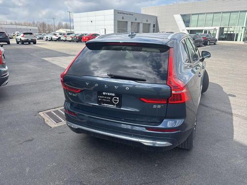 2023 Volvo XC60 B5 Plus Bright Theme