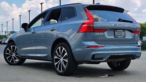 2023 Volvo XC60 B5 Plus Dark Theme