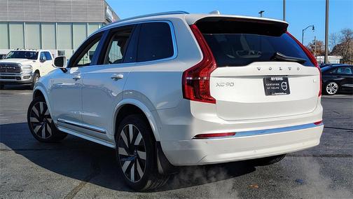 2024 Volvo XC90 Recharge Plug-In Hybrid T8 Plus Bright Theme 7 Passenger