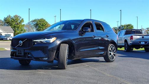 2025 Volvo XC60 B5 Plus