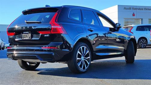 2025 Volvo XC60 B5 Plus