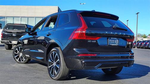 2025 Volvo XC60 B5 Plus