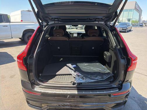 Onyx Black Metallic 2023 Volvo XC60 B5 Plus Dark Theme