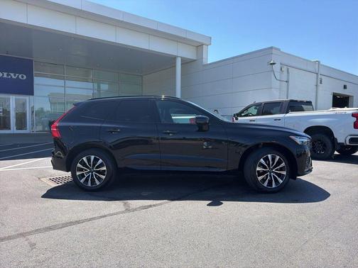 Onyx Black Metallic 2023 Volvo XC60 B5 Plus Dark Theme