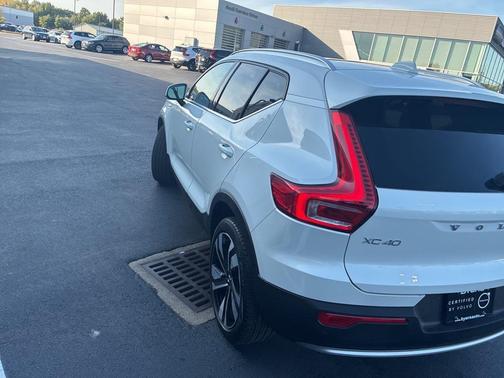 2025 Volvo XC40 B5 Plus Bright Theme