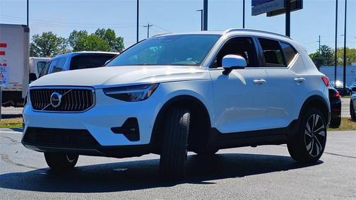 2025 Volvo XC40 B5 Plus Bright Theme