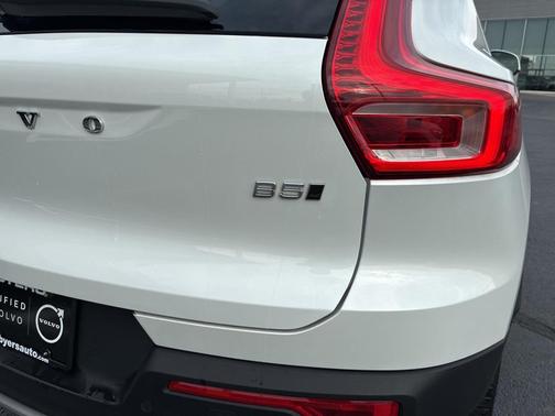2025 Volvo XC40 B5 Core