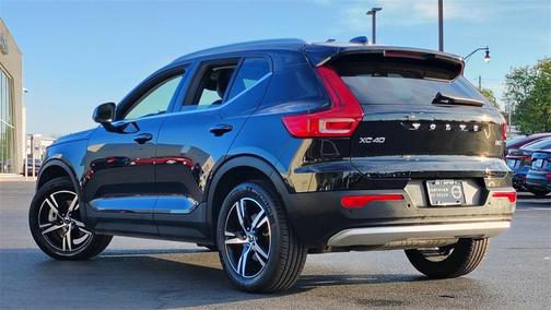 2025 Volvo XC40 B5 Core