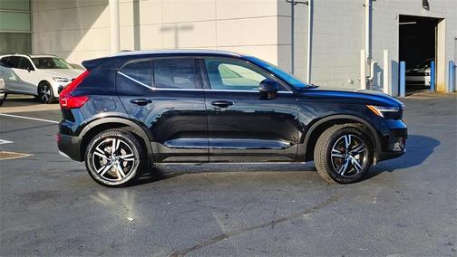 2025 Volvo XC40 B5 Core