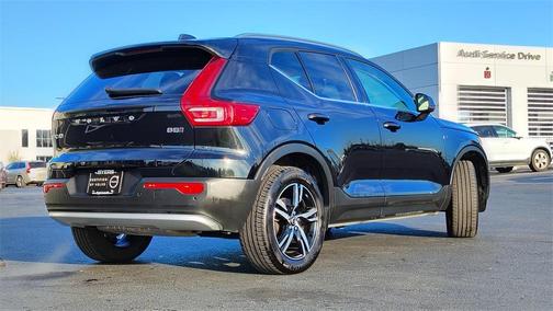 2025 Volvo XC40 B5 Core