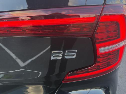 2023 Volvo S60 B5 Core Dark Theme