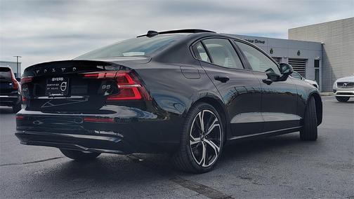 2023 Volvo S60 B5 Core Dark Theme