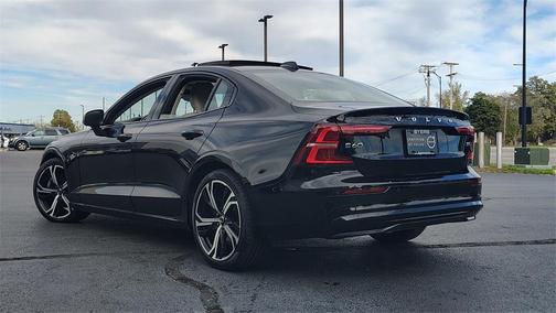 2023 Volvo S60 B5 Core Dark Theme