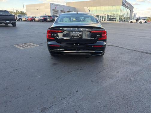 2023 Volvo S60 B5 Core Dark Theme