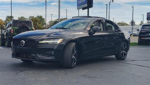 2023 Volvo S60 B5 Core Dark Theme