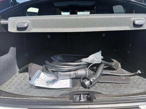 Crystal White 2023 Volvo C40 Recharge Pure Electric Twin Plus