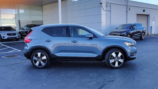 2021 Volvo XC40 T5 Momentum