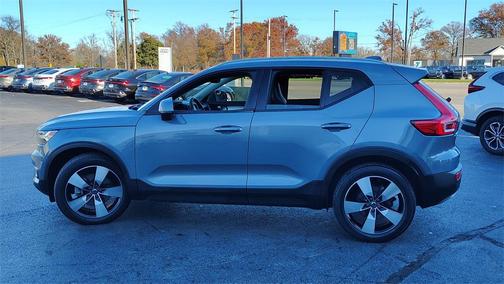 2021 Volvo XC40 T5 Momentum