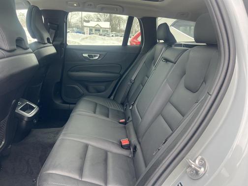 2025 Volvo V60 Cross Country B5 Plus