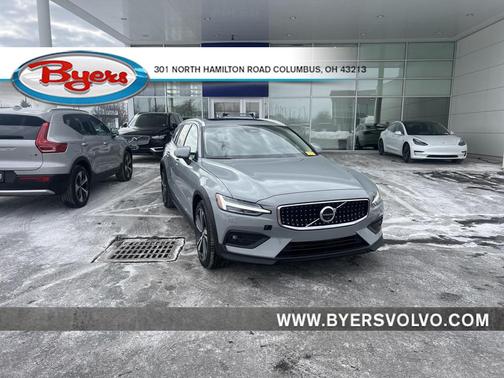 2025 Volvo V60 Cross Country B5 Plus