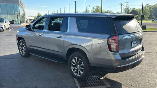 Satin Steel Metallic 2022 Chevrolet Suburban LT
