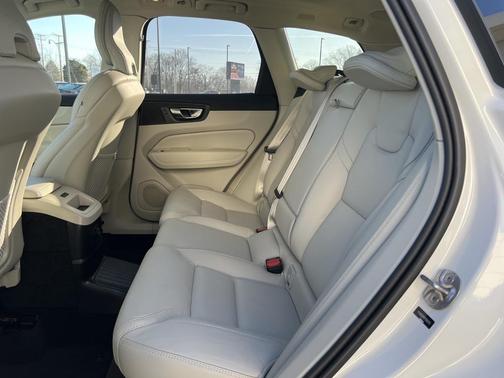 2024 Volvo XC60 Recharge Plug-In Hybrid Ultimate