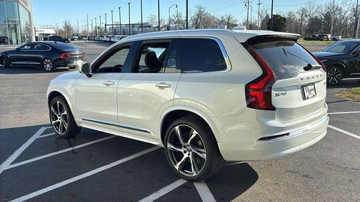Crystal White Pearl 2026 Volvo XC90 B5 Core
