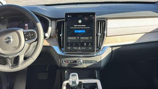 Crystal White Pearl 2026 Volvo XC90 B5 Core